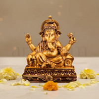 The Ganesh murti shows Lord Hanuman in a powerful pose.