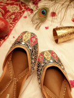 Everyday Fashion Made Easy with Mirrorwork Juttis from Gulbhahar