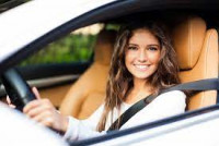 Does a driving school in Delhi grant a licence?