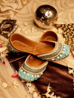 Traditional Techniques Bring Life to Handcrafted Gulbhahar Juttis